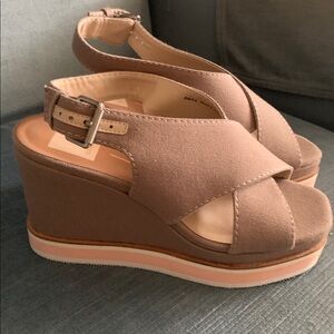 Dolce Vita MIA Tan Elina Leather Wedge Sandals. Size 6. New w/Tag